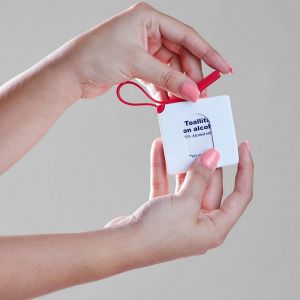 ESTUCHE CON ASA DE SILICON PADS DE ALCOHOL personalizada